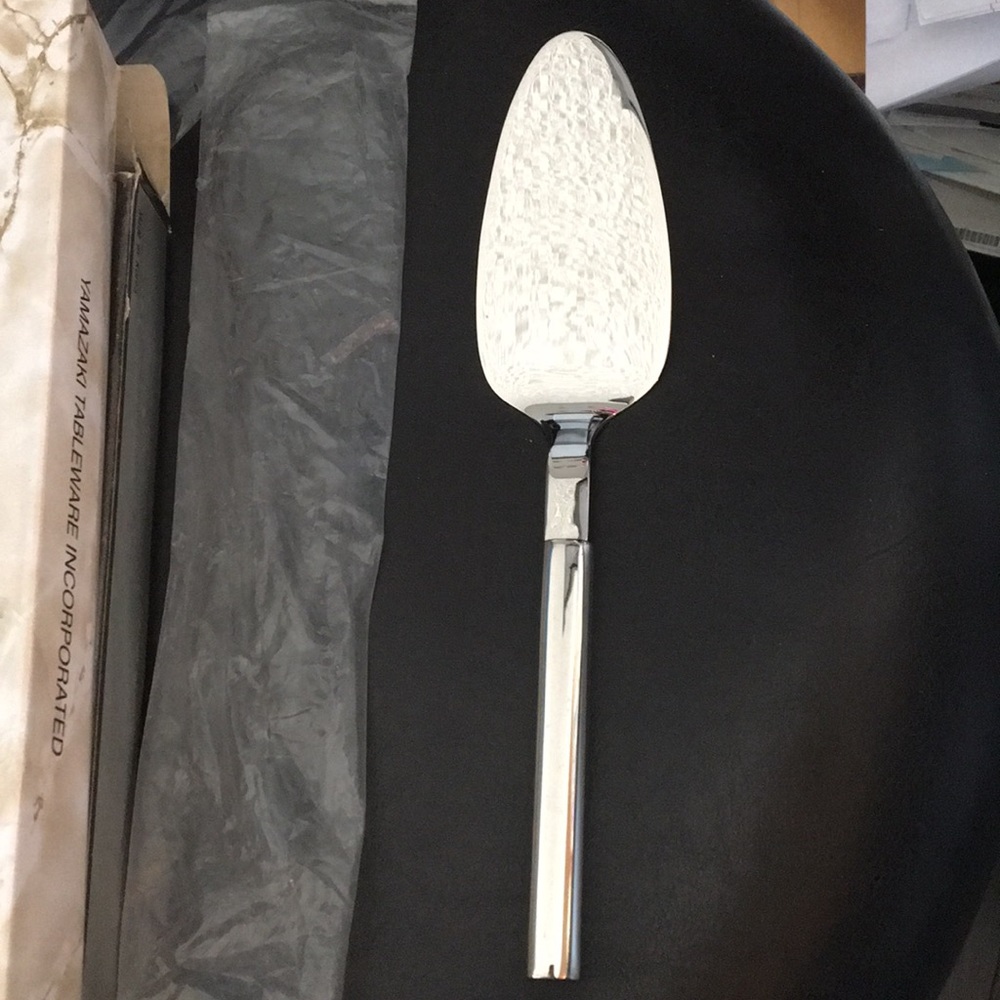 New Retroneu Cylinder Pie Pastry Server Round